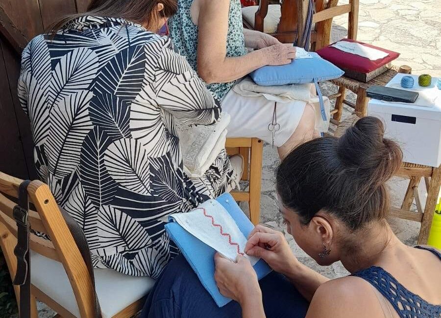 Μαθαίνουμε Λευκαρίτικο Κέντημα Lefkaritika 3 900x650